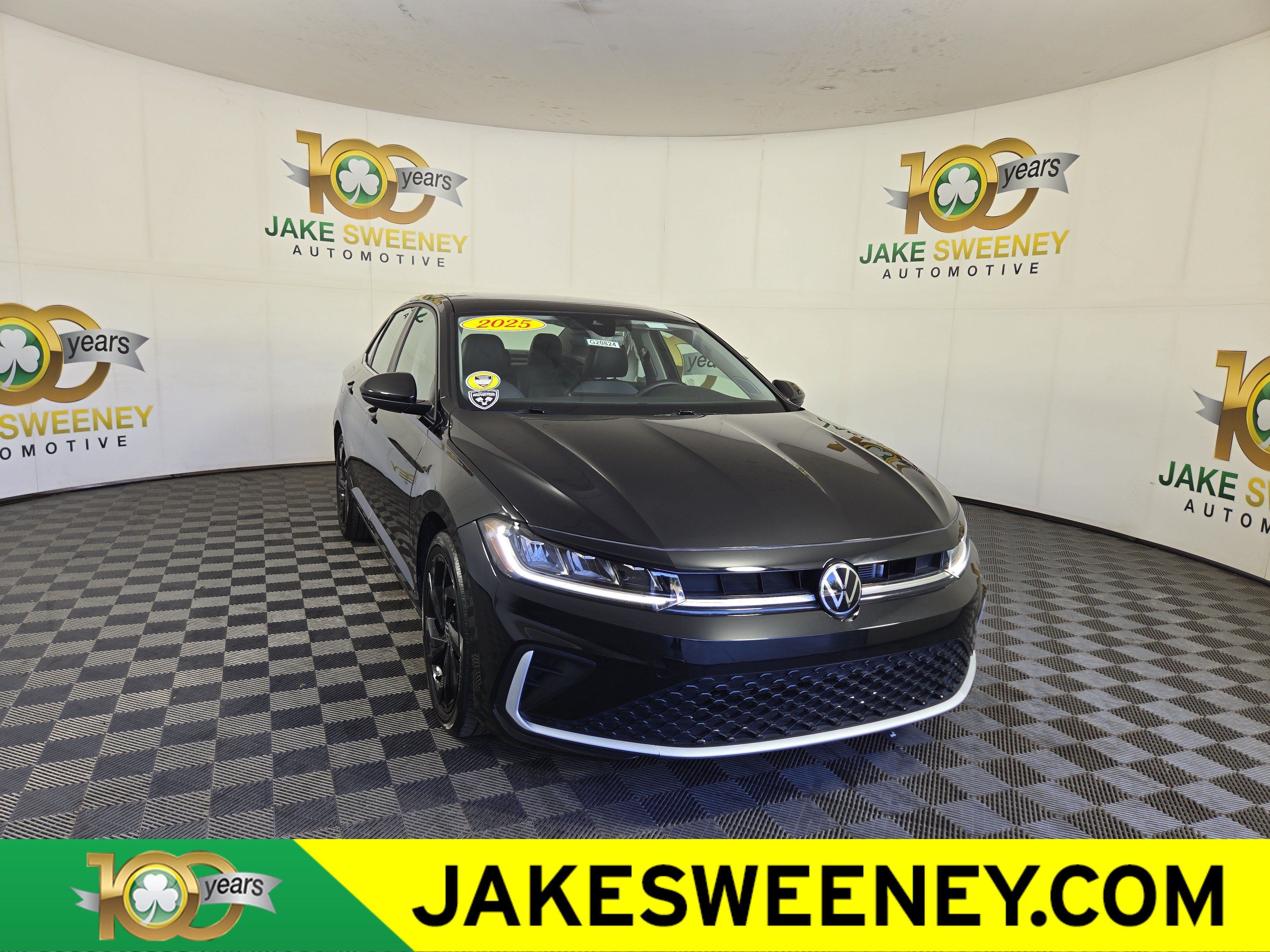 Used 2025 Volkswagen Jetta SE FWD image 1