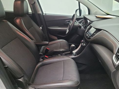 Used 2017 Chevrolet Trax LT w/ LT Convenience Package image 21