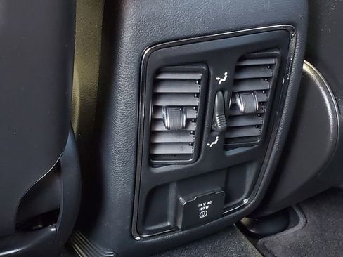 Used 2019 Jeep Grand Cherokee Laredo image 34