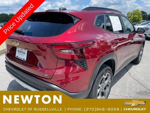 Used 2024 Chevrolet Trax LT FWD image 39