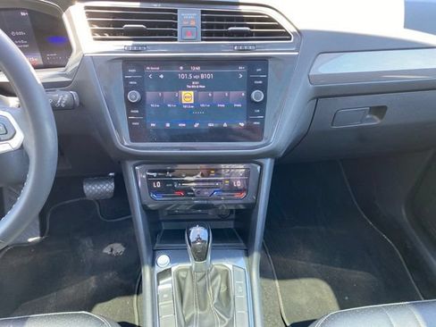 Certified 2023 Volkswagen Tiguan SE w/ Panoramic Sunroof Package AWD/4WD image 18