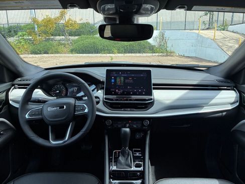 Used 2025 Jeep Compass Limited image 34