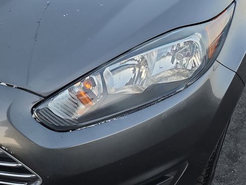 Used 2019 Ford Fiesta SE image 12