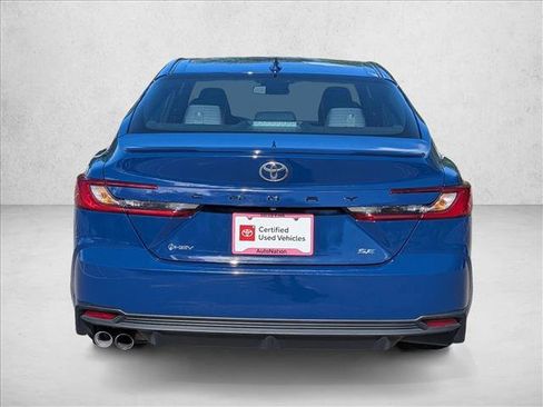 Used 2025 Toyota Camry SE FWD image 6