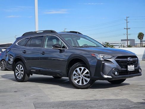 Used 2025 Subaru Outback Premium image 4