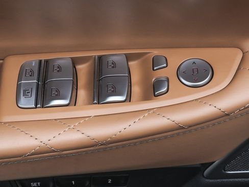 Used 2022 BMW 750i xDrive w/ Luxury Rear Seating Package image 15