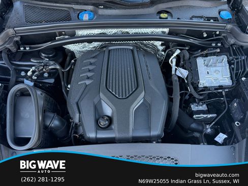 Used 2022 Porsche Macan w/ Premium Package Plus image 23