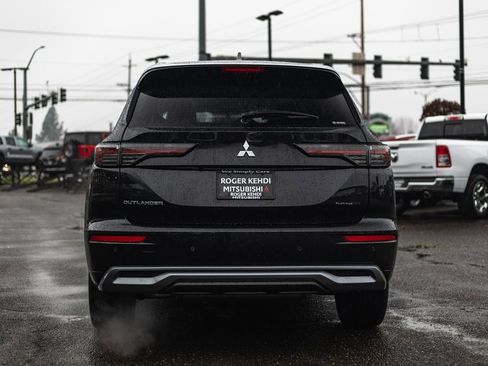 New 2025 Mitsubishi Outlander Platinum Edition image 9