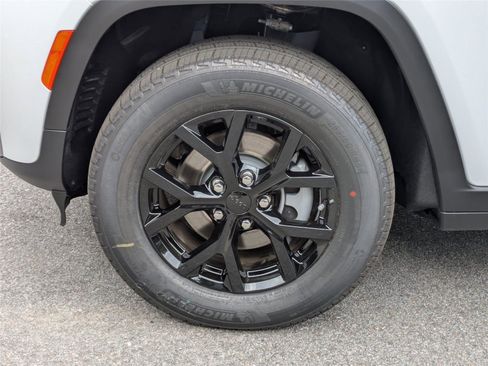 New 2026 Jeep Grand Cherokee Altitude RWD image 12