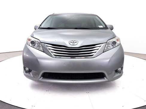 Used 2012 Toyota Sienna Limited w/ Premium Pkg FWD image 2