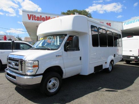 Used 2017 Ford E-350 and Econoline 350 Super Duty w/ Shuttle Bus Prep Package RWD image 4