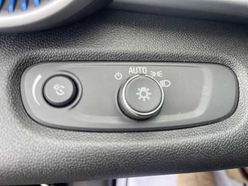 Used 2025 Chevrolet Trax LS image 17