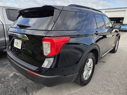 Used 2024 Ford Explorer XLT RWD image 3