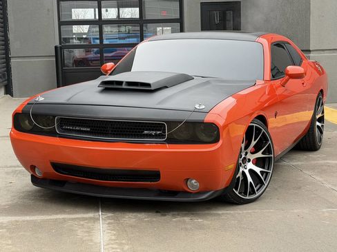Used 2009 Dodge Challenger SRT8 w/ SRT Option Group II image 3