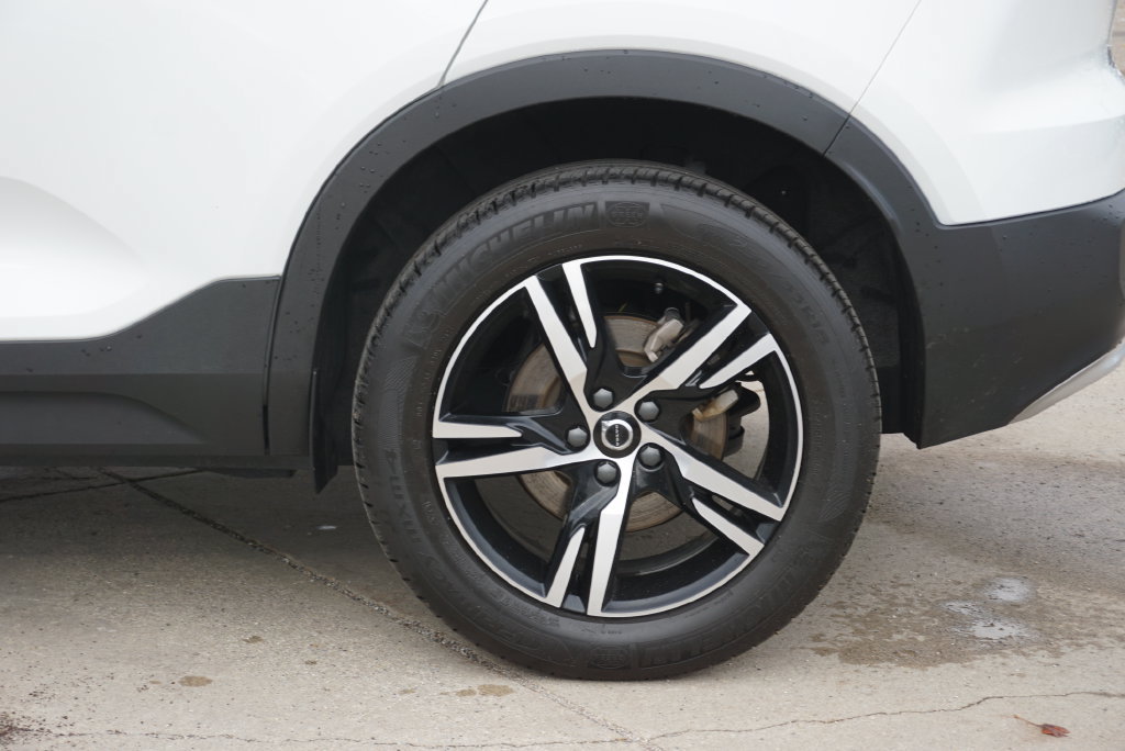 Used 2024 Volvo XC40 B5 Core AWD/4WD image 9