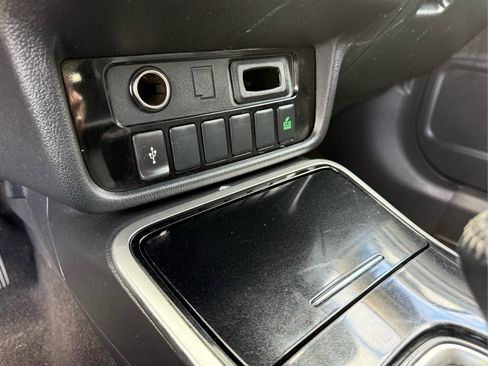Used 2020 Mitsubishi Outlander SE AWD/4WD image 28