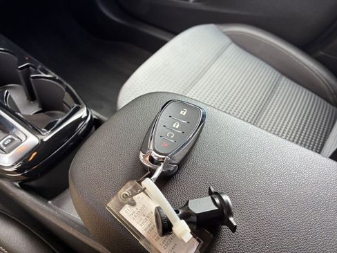 Used 2025 Chevrolet Trax LT image 21