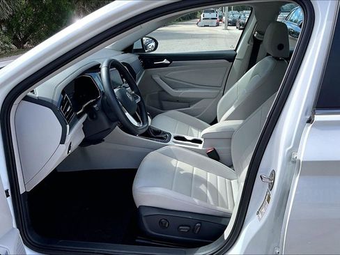 Certified 2023 Volkswagen Jetta SE w/ Panoramic Sunroof Package image 20