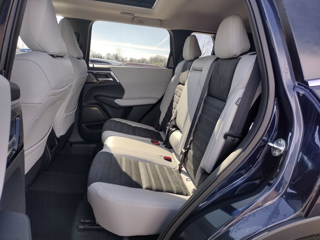 New 2026 Mitsubishi Outlander SE AWD/4WD image 9