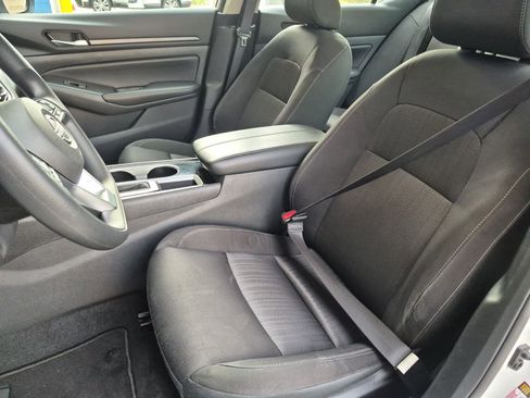 Used 2024 Nissan Altima 2.5 SV FWD image 15