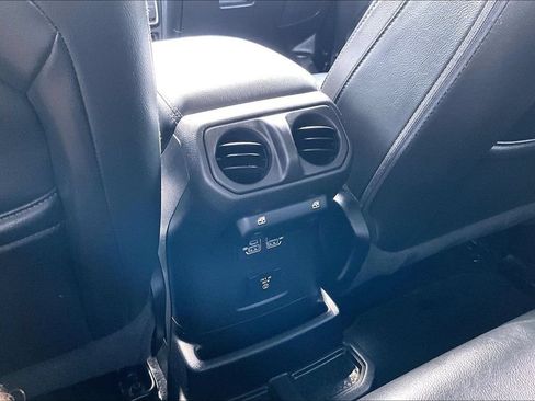 Used 2022 Jeep Wrangler Unlimited Sahara w/ Cold Weather Group AWD/4WD image 33
