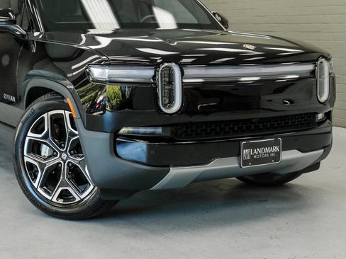 Used 2025 Rivian R1S Adventure AWD/4WD image 9