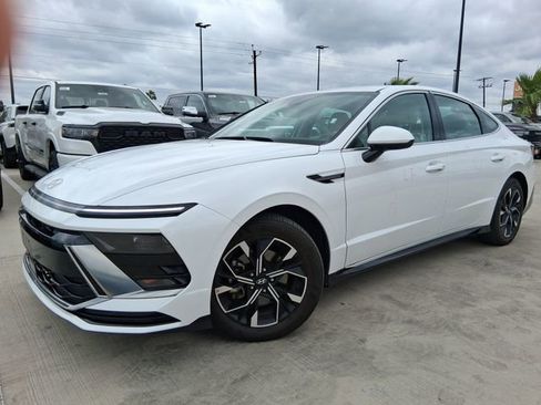 Used 2025 Hyundai Sonata SEL FWD image 3
