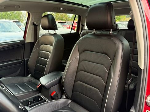 Used 2018 Volkswagen Tiguan SEL Premium image 12