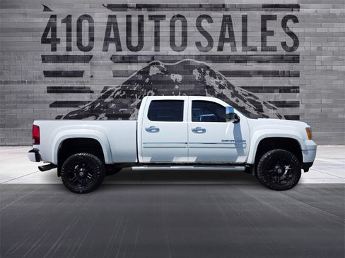 Used 2013 GMC Sierra 2500 Denali w/ Suspension Package, Off-Road AWD/4WD image 2