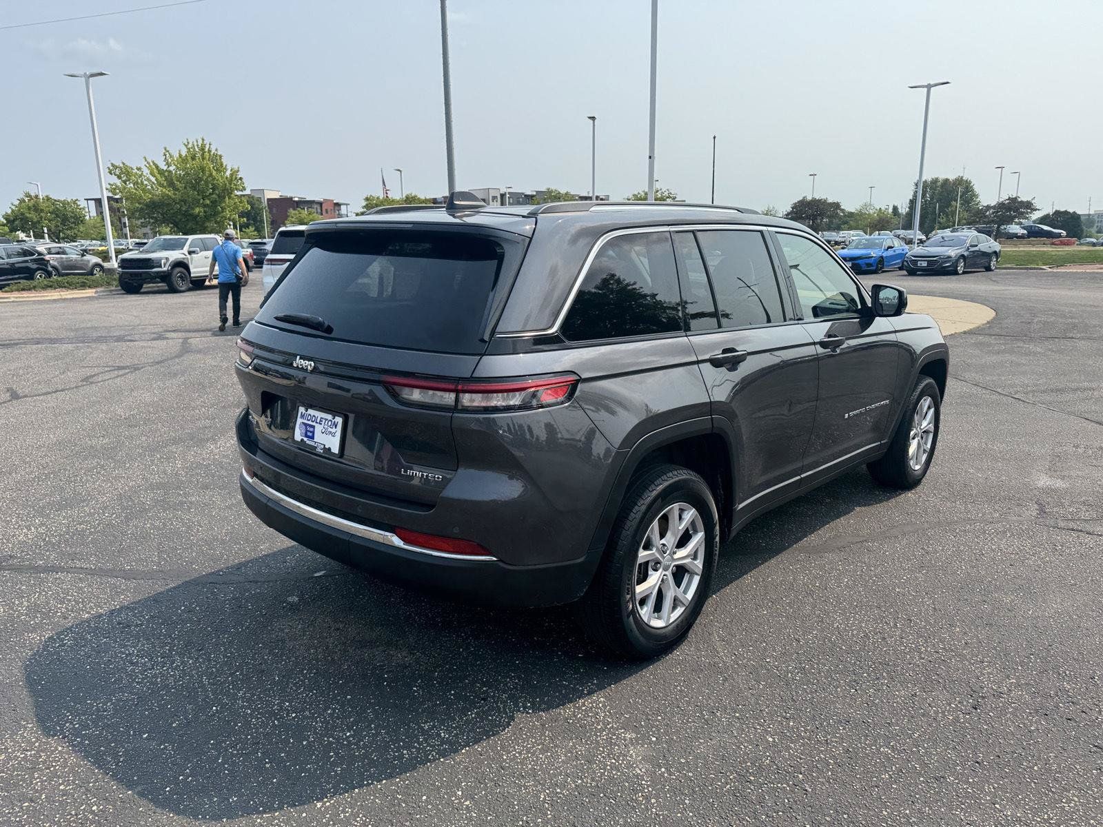 Used 2022 Jeep Grand Cherokee Limited AWD/4WD image 5