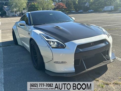 Used 2014 Nissan GT-R Premium w/ Premium Interior Package image 1