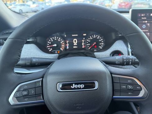 Used 2024 Jeep Compass Latitude w/ Sun and Sound Group image 15