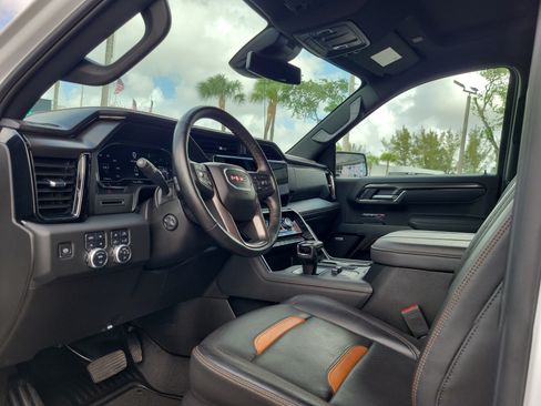 Used 2025 GMC Sierra 1500 AT4 AWD/4WD image 9