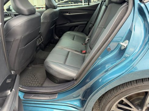 Used 2019 Jeep Compass Latitude FWD image 28