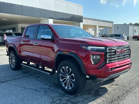 Used 2024 GMC Canyon Denali AWD/4WD image 3