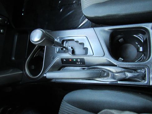 Used 2018 Toyota RAV4 LE image 15