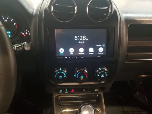 Used 2013 Jeep Patriot Latitude w/ Freedom Edition Pkg AWD/4WD image 18