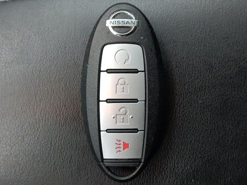 Used 2021 Nissan Kicks SR FWD image 32