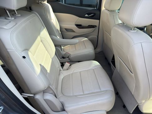 Used 2021 GMC Acadia Denali w/ Denali Technology Package FWD image 13