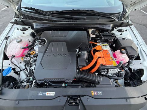 Used 2025 Hyundai Elantra Limited image 32