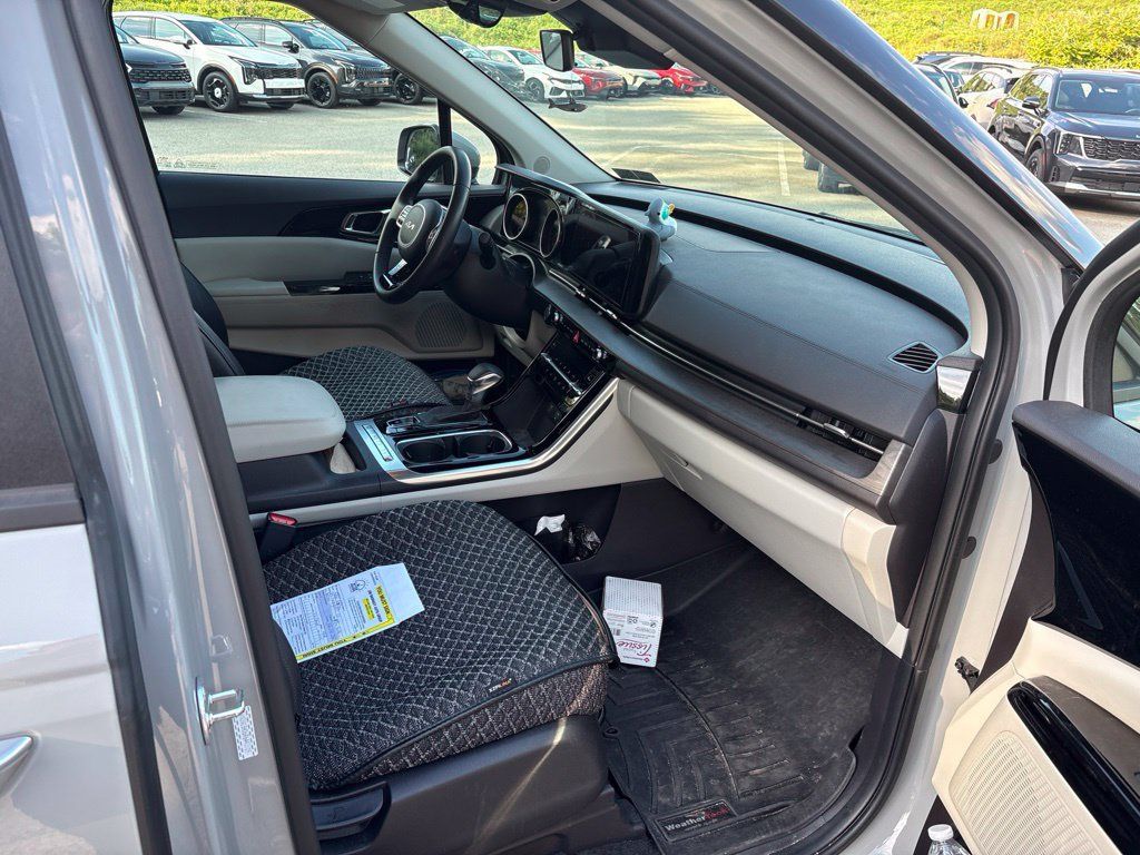 Certified 2024 Kia Carnival EX FWD image 23