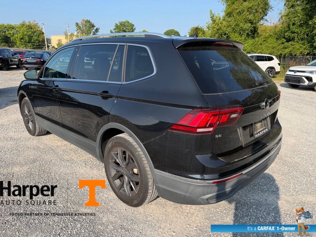 Used 2024 Volkswagen Tiguan SE w/ Panoramic Sunroof Package FWD image 2