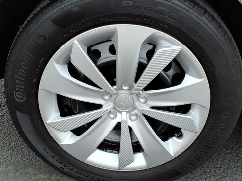 Certified 2023 Subaru Impreza 2.0i image 9