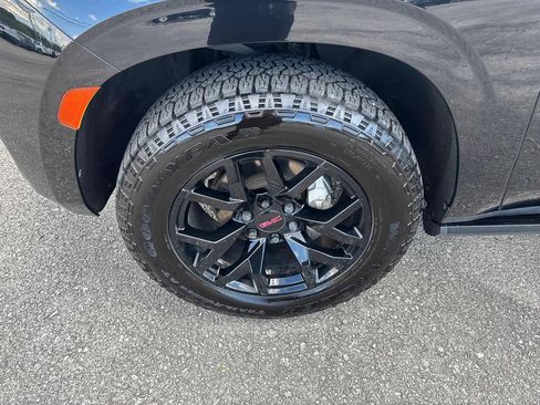 Used 2022 GMC Yukon AT4 AWD/4WD image 36