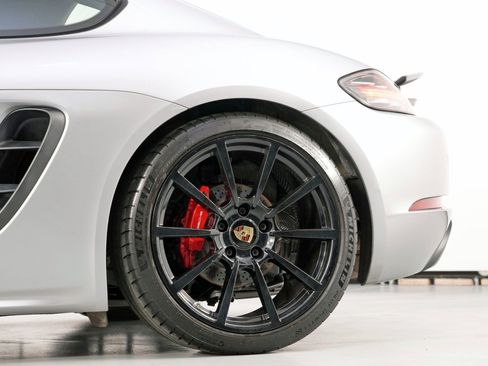 Used 2018 Porsche 718 Cayman S w/ Sport Chrono Package image 47