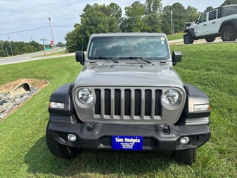 Used 2022 Jeep Wrangler Sport AWD/4WD image 2