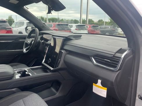 New 2026 GMC Acadia Elevation image 28