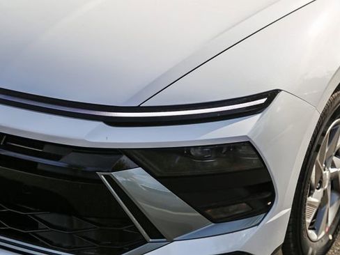 Certified 2025 Hyundai Sonata SE image 11