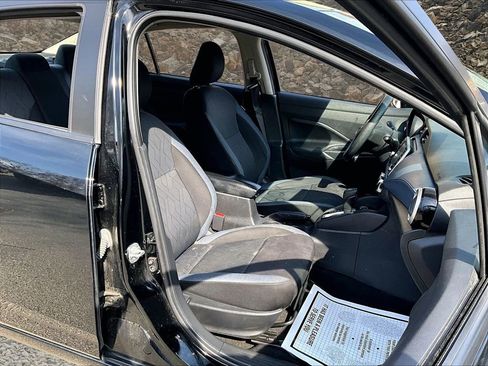 Used 2023 Nissan Versa SV image 7