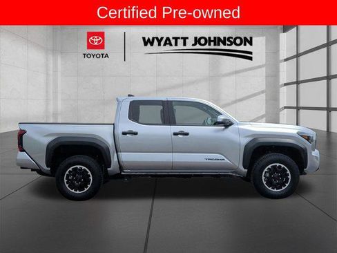 Certified 2025 Toyota Tacoma TRD Off-Road AWD/4WD image 6